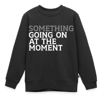 Quelque chose se passe en ce moment - Sweat Premium enfant bio - noir - Devant - AI Model Kid Female (0cm)
