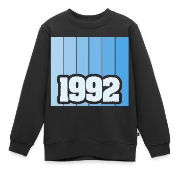 Zahl 1992 - Kinder Premium Organic Sweatshirt - Schwarz - Vorne - AI Model Kid Female (0cm)