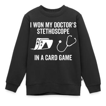 Ich habe das Stethoskop meines Arztes in einem Kartenspiel gewonnen - Kinder Premium Organic Sweatshirt - Schwarz - Vorne - AI Model Kid Female (0cm)