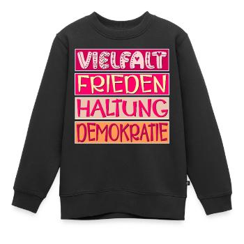 VIELFALT FRIEDEN HALTUNG DEMOKRATIE - Kinder Premium Organic Sweatshirt - Schwarz - Vorne - AI Model Kid Female (0cm)