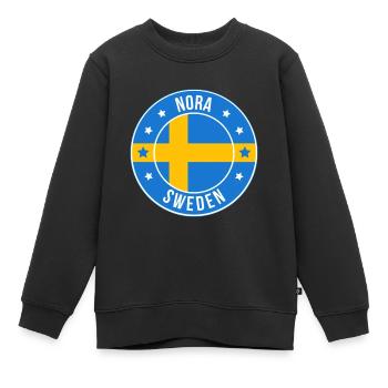 Nora Sweden Emblem Kreisflaggen-Design - Kinder Premium Organic Sweatshirt - Schwarz - Vorne - AI Model Kid Female (0cm)