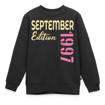 September 1997 - 29. Geburtstag - Kinder Premium Organic Sweatshirt - Schwarz - Vorne - AI Model Kid Female (0cm)
