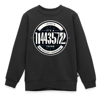 1443572 Exklusives Identitätsabzeichen - Kinder Premium Organic Sweatshirt - Schwarz - Vorne - AI Model Kid Female (0cm)
