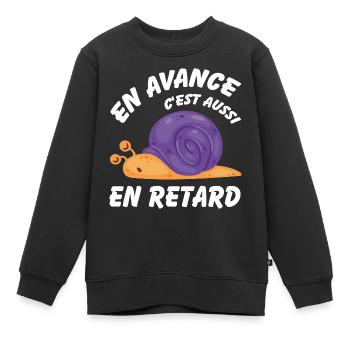En avance c'est aussi en retard - Sweat Premium enfant bio - noir - Devant - AI Model Kid Female (0cm)