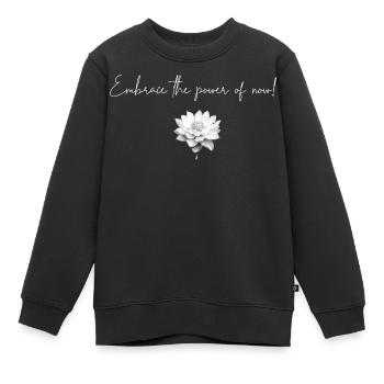 Umarme die Kraft des Jetzt - Kinder Premium Organic Sweatshirt - Schwarz - Vorne - AI Model Kid Female (0cm)