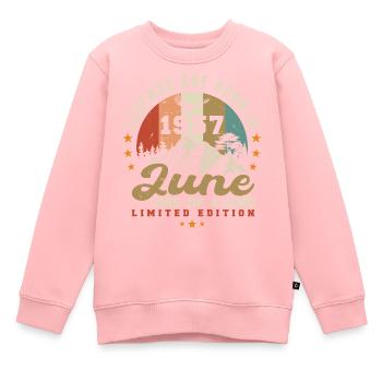 June 1957 Anniversary Juni 1957 Juni - Kids Premium Organic Sweatshirt - rose - Front - AI Model Kid Female (0cm)