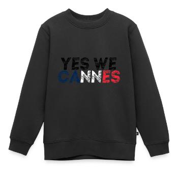 Yes We Cannes Geschenkidee Frankreich französisch - Kinder Premium Organic Sweatshirt - Schwarz - Vorne - AI Model Kid Female (0cm)