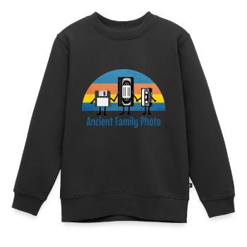 Retro Diskette Videokassette Audiokassette Foto - Kinder Premium Organic Sweatshirt - Schwarz - Vorne - AI Model Kid Female (0cm)