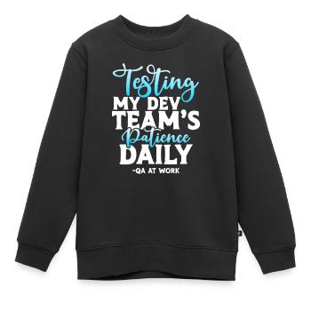 QA Tester - Testen der Geduld meines Dev-Teams täglich - Kinder Premium Organic Sweatshirt - Schwarz - Vorne - AI Model Kid Female (0cm)