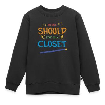 Niemand sollte in einem Schrank leben - LGBTQ Equality - Kinder Premium Organic Sweatshirt - Schwarz - Vorne - AI Model Kid Female (0cm)
