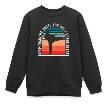 Trainieren Sie weiter, bis der Gürtel schwarz wird - Kinder Premium Organic Sweatshirt - Schwarz - Vorne - AI Model Kid Female (0cm)