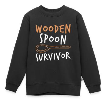Wooden Spoon Survivor - Kinder Premium Organic Sweatshirt - Schwarz - Vorne - AI Model Kid Female (0cm)