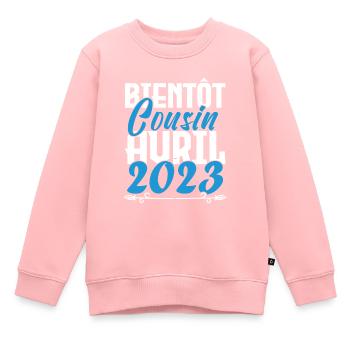Annonce grossesse. bientôt Cousin Avril 2023. - Sweat Premium enfant bio - rose - Devant - AI Model Kid Female (0cm)