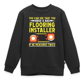 Installation au sol - Sweat Premium enfant bio - noir - Devant - AI Model Kid Female (0cm)