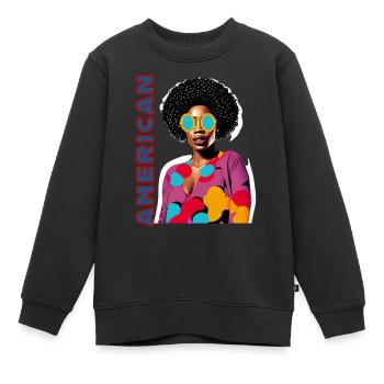 Black Woman mit Schriftzug American - Kinder Premium Organic Sweatshirt - Schwarz - Vorne - AI Model Kid Female (0cm)