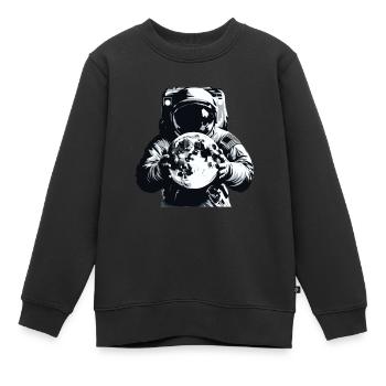 Un astronaute tient la lune dans ses mains Spaceman - Sweat Premium enfant bio - noir - Devant - AI Model Kid Female (0cm)