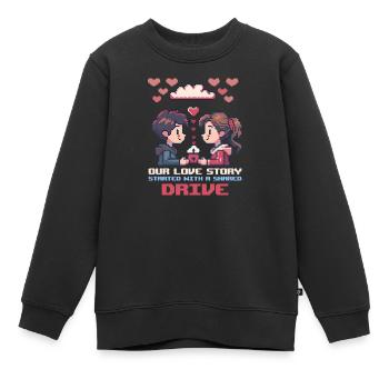 Geek-Liebe Unsere Liebesgeschichte begann mit einem geteilten Dri - Kinder Premium Organic Sweatshirt - Schwarz - Vorne - AI Model Kid Female (0cm)