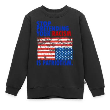 STOP PRETENDING YOUR RACISM IS PATRIOTIS - Kinder Premium Organic Sweatshirt - Schwarz - Vorne - AI Model Kid Female (0cm)