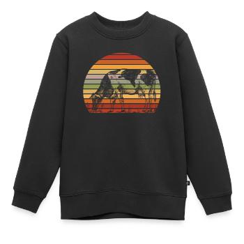 Retro Sonnenuntergang Kuhillustration - Kinder Premium Organic Sweatshirt - Schwarz - Vorne - AI Model Kid Female (0cm)