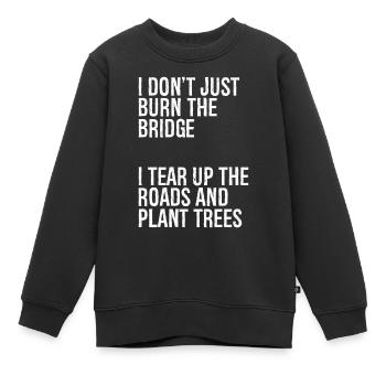 Ich brenne nicht nur die Brücke ab, ich reiße die Straße auf - Kinder Premium Organic Sweatshirt - Schwarz - Vorne - AI Model Kid Female (0cm)