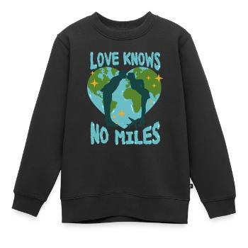 Fernbeziehung Love Knows No Miles - Kinder Premium Organic Sweatshirt - Schwarz - Vorne - AI Model Kid Female (0cm)