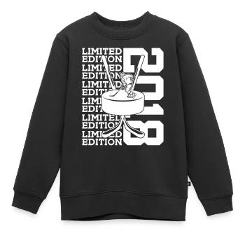 LIMITED EDITION 2018 EISHOCKEY 8. GEBURTSTAG - Kids Premium Organic Sweatshirt - black - Front - AI Model Kid Female (0cm)
