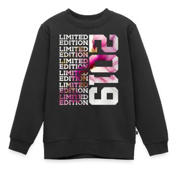 ÉDITION LIMITÉE 2019 - 7 ANS - 7E ANNIVERSAIRE - Sweat Premium enfant bio - noir - Devant - AI Model Kid Female (0cm)