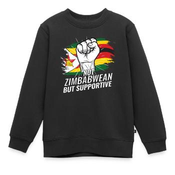 Not Zimbabwean But Supportive Zimbabwe Flag - Kinder Premium Organic Sweatshirt - Schwarz - Vorne - AI Model Kid Female (0cm)