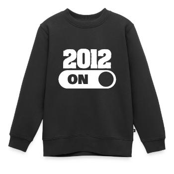 2012 - Kinder Premium Organic Sweatshirt - Schwarz - Vorne - AI Model Kid Female (0cm)