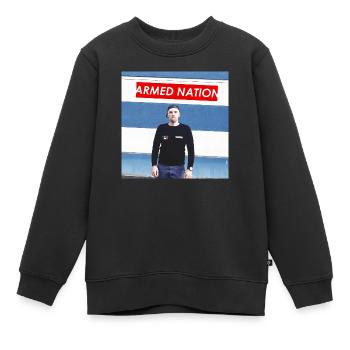 VII - ARMED NATION 2020 Logo - Kinder Premium Organic Sweatshirt - Schwarz - Vorne - AI Model Kid Female (0cm)