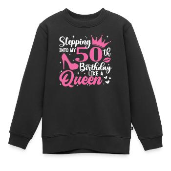 Stepping Into My 50th Birthday Like A Queen - Kinder Premium Organic Sweatshirt - Schwarz - Vorne - AI Model Kid Female (0cm)