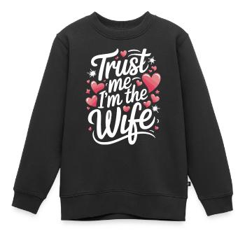 Frau Ehefrau Partnerin Familie Verheiratet - Kinder Premium Organic Sweatshirt - Schwarz - Vorne - AI Model Kid Female (0cm)