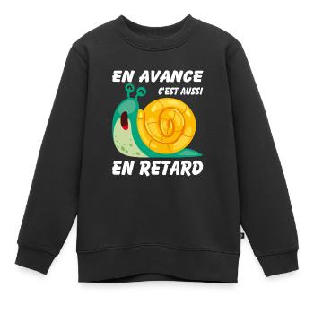 En avance c'est aussi en retard - Sweat Premium enfant bio - noir - Devant - AI Model Kid Female (0cm)