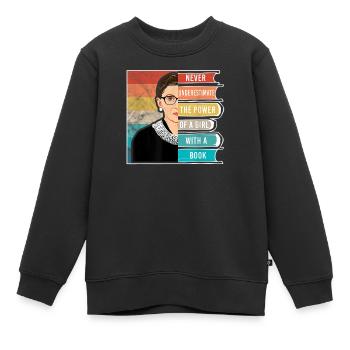 Never Underestimate The Power of A Girl With Book - Kinder Premium Organic Sweatshirt - Schwarz - Vorne - AI Model Kid Female (0cm)