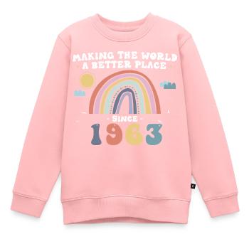 Die Welt seit 1963 besser machen, niedlich - Kinder Premium Organic Sweatshirt - Rosa - Vorne - AI Model Kid Female (0cm)