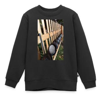Pfannen am Zaun - Kinder Premium Organic Sweatshirt - Schwarz - Vorne - AI Model Kid Female (0cm)
