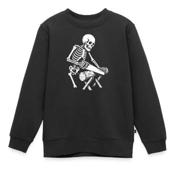 Szene mit der Kettensäge des Skelettfällers - Kinder Premium Organic Sweatshirt - Schwarz - Vorne - AI Model Kid Female (0cm)