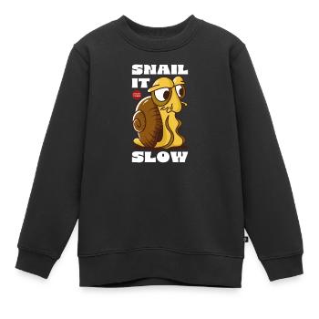 Snail It Slow Cartoon Snail Design - Kinder Premium Organic Sweatshirt - Schwarz - Vorne - AI Model Kid Female (0cm)