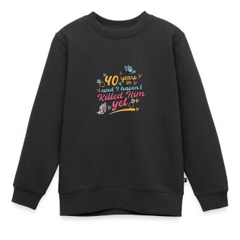 40 Jahre später und ich habe ihn noch nicht getötet - Kinder Premium Organic Sweatshirt - Schwarz - Vorne - AI Model Kid Female (0cm)