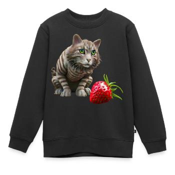 Katze vor riesiger Erdbeere - Kinder Premium Organic Sweatshirt - Schwarz - Vorne - AI Model Kid Female (0cm)