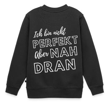 Ich bin nicht perfekt aber nah dran - Kinder Premium Organic Sweatshirt - Schwarz - Hinten - AI Model Kid Female (0cm)