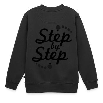 Schritt für Schritt 2 - Kinder Premium Organic Sweatshirt - Schwarz - Hinten - AI Model Kid Female (0cm)
