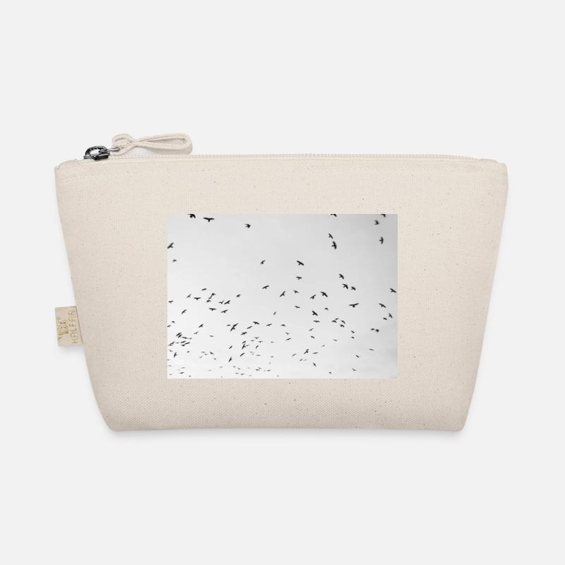 Aufgeregte Krähen mit bewölktem Himmel Bio-Täschchen