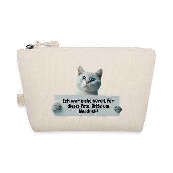 Cute cat with shield - Organic Pouch - nature - Front