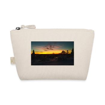 Coucher de soleil dans un paysage enneigé - Trousse biologique - nature - Devant