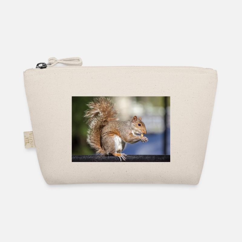 Eating Grey squirrel (in german Grauhörnchen) Organic Pouch