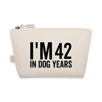 J’ai 42 ans dans Les années de chien - Trousse biologique - nature - Devant