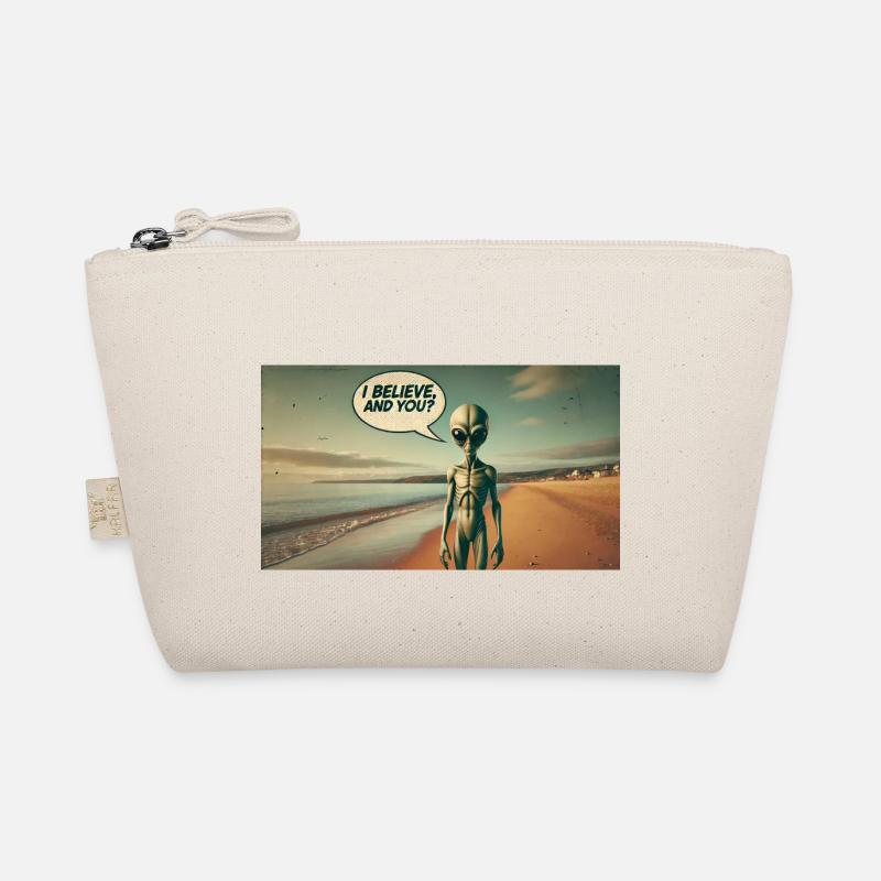 Alien on the beach Organic Pouch