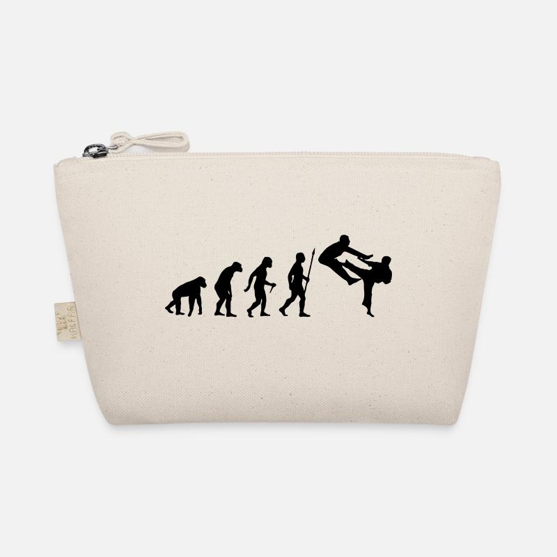 DRÔLE D’ÉVOLUTION DU KARATÉ Trousse biologique