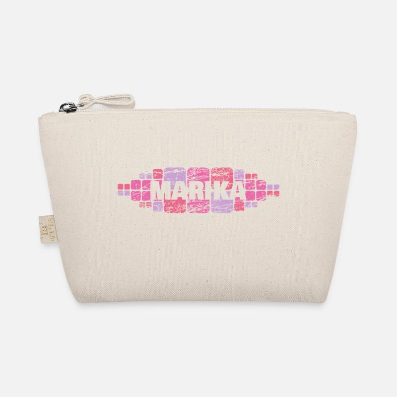 Marika dans le rôle de la maman Trousse biologique